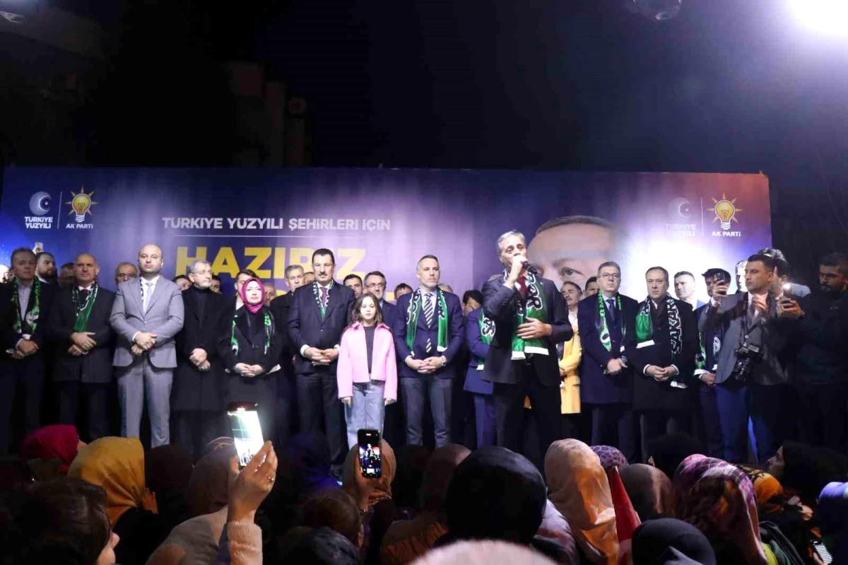 AK Parti'nin Sakarya Büyükşehir Belediye Başkanı Adayı Yusuf Alemdar, coşkuyla karşılandı