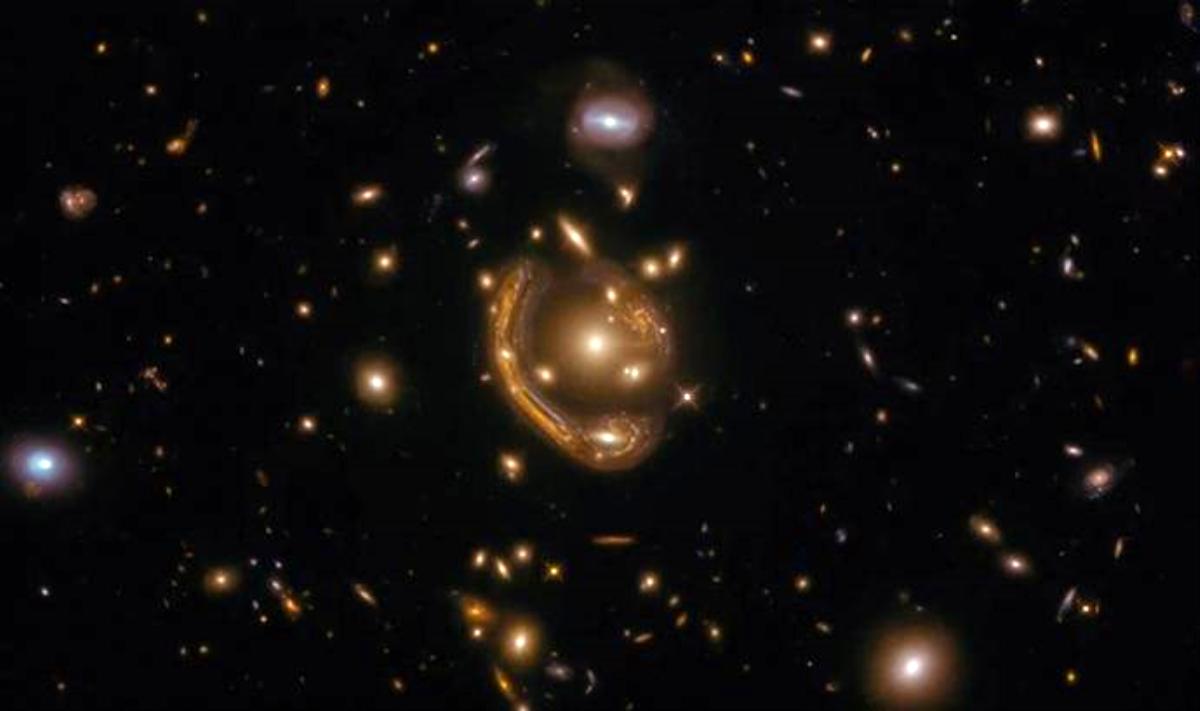 Hubble, Devasa Eınsteın Halkasını Görüntüledi