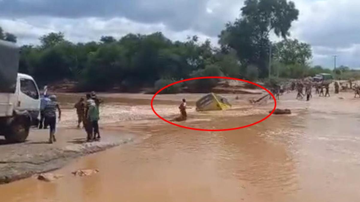 Köprüden geçmeye çalışan yolcu otobüsü nehre sürüklendi! Feci kazada 31 kişi hayatını kaybetti