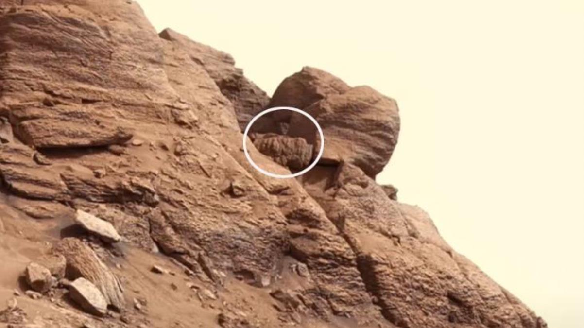 Mars'ta ilginç görüntü! Devrilmiş heykele benzeyen cisim merak uyandırdı