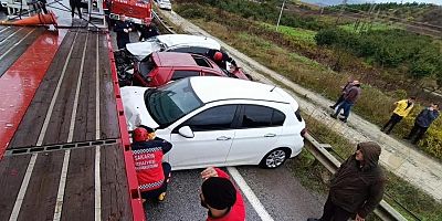 Rüzgar türbini taşıyan tır, altına aldığı 3 aracı metrelerce sürükledi