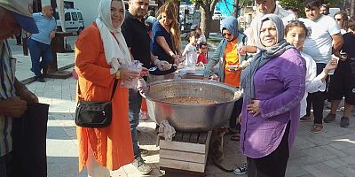 Taraklı’da Esnaf Aşure Dağıttı