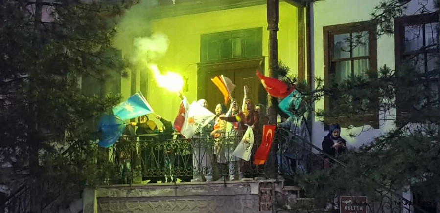Türkiye'nin 13. Cumhurbaşkanı Recep Tayyip Erdoğan oldu! Taraklı da coşku ile kutlandı