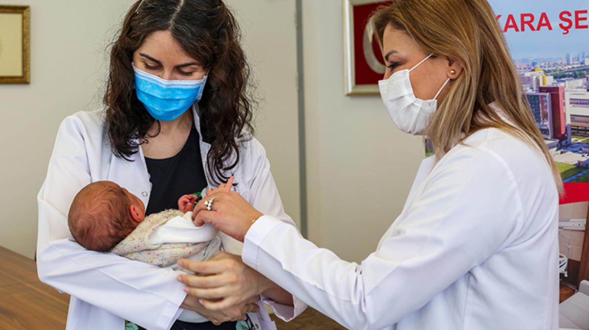 Türkiye'de bir ilk! Hamileyken aşılanan doktorun bebeği antikorlu doğdu