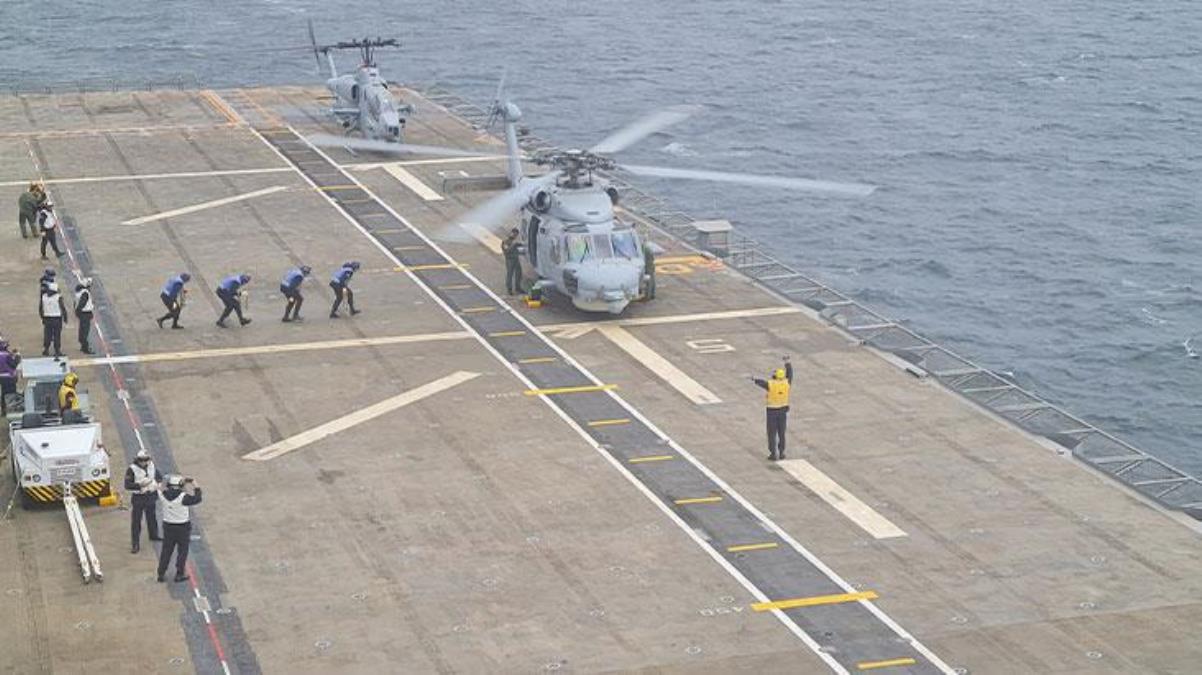 Türkiye'nin ilk uçak gemisine helikopterler konuşlanmaya başladı