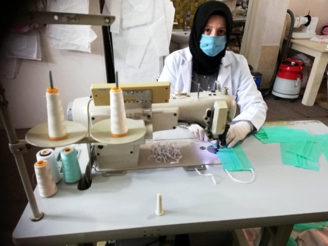 Akyazı'da maske üretimi başladı
