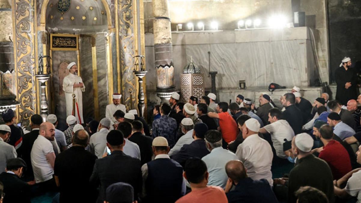 Ayasofya'da namaz kıldıran Erbaş, gençlerden istekte bulundu: Namaz kılmayanları namaza davet ederek fetih gerçekleştireceksiniz - Haberler