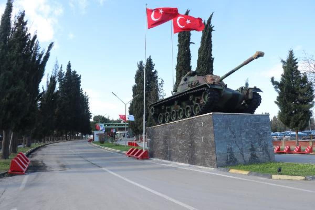 Bakan Akar, Sakarya'da 1. Ana Bakım Fabrikası'nda incelemede bulundu