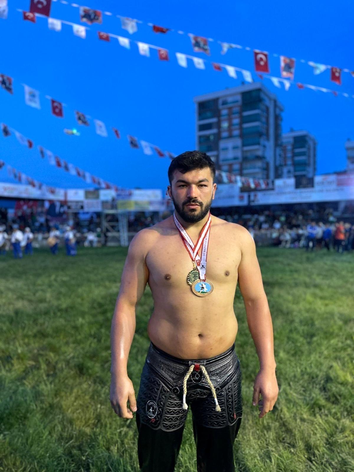 Büyükşehir'in pehlivanı Sakarya'nın gururu oldu