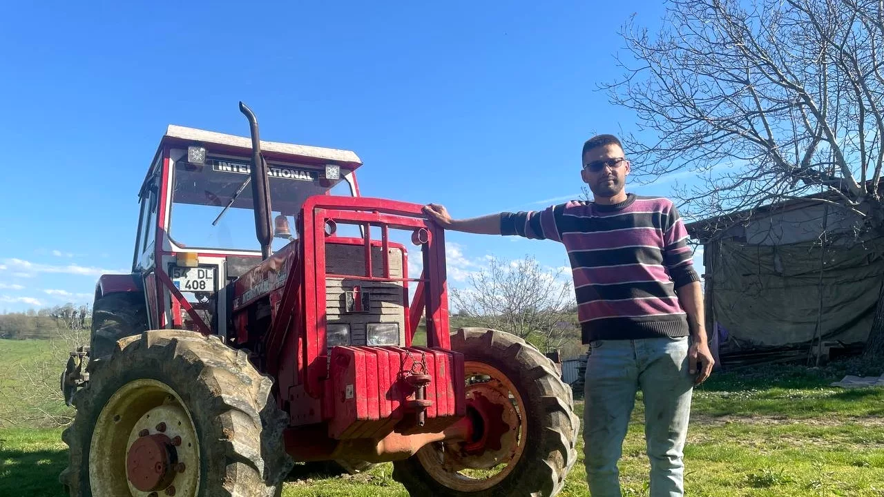 Dede yadigarı traktörü kendi imkanlarıyla çift çekere çevirdi