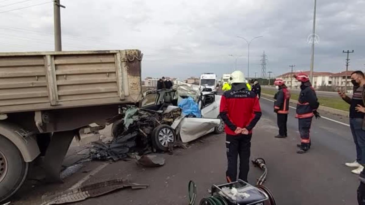 Demir yüklü tıra çarpan otomobilin sürücüsü öldü