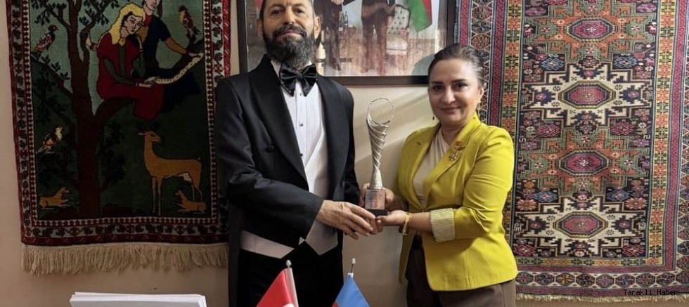 Dünyaca Ünlü Yazar Akif Manaf’a Anlamlı Ödül: “Barış Sanatı Ödülü”