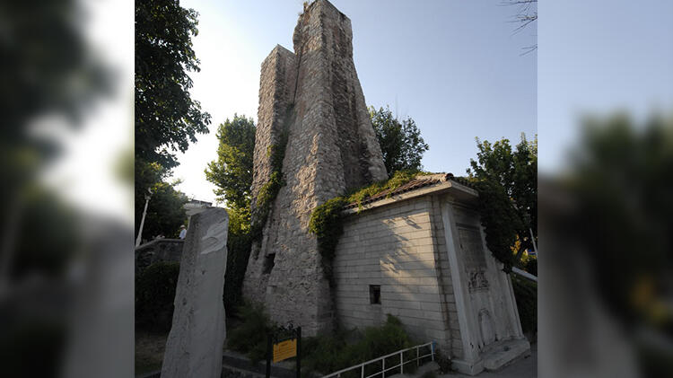 Dünyanın merkezi İstanbul'daki Milyon Taşı