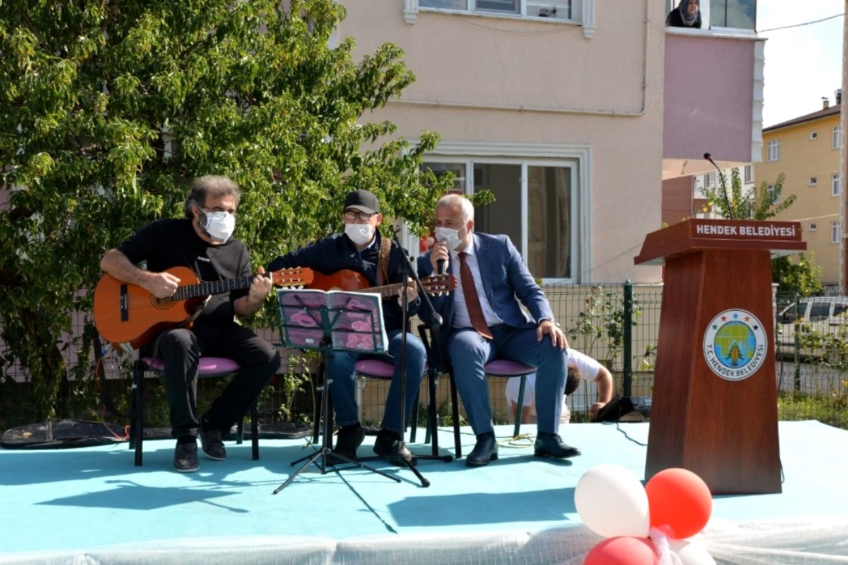 Hendek'te korona virüs tedbirleri kapsamında yaşlılar günü organizasyonu