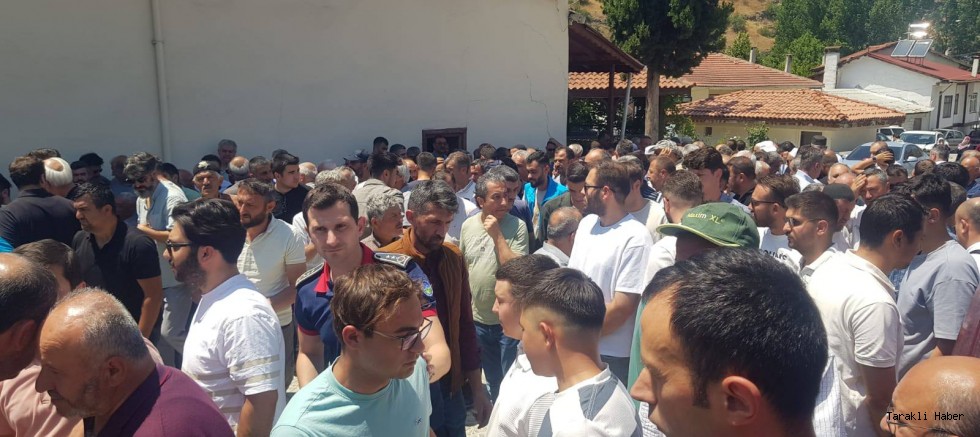 İtfaiye Personeli Nurettin Akkaraman’ın Annesi Son Yolculuğuna Uğurlandı