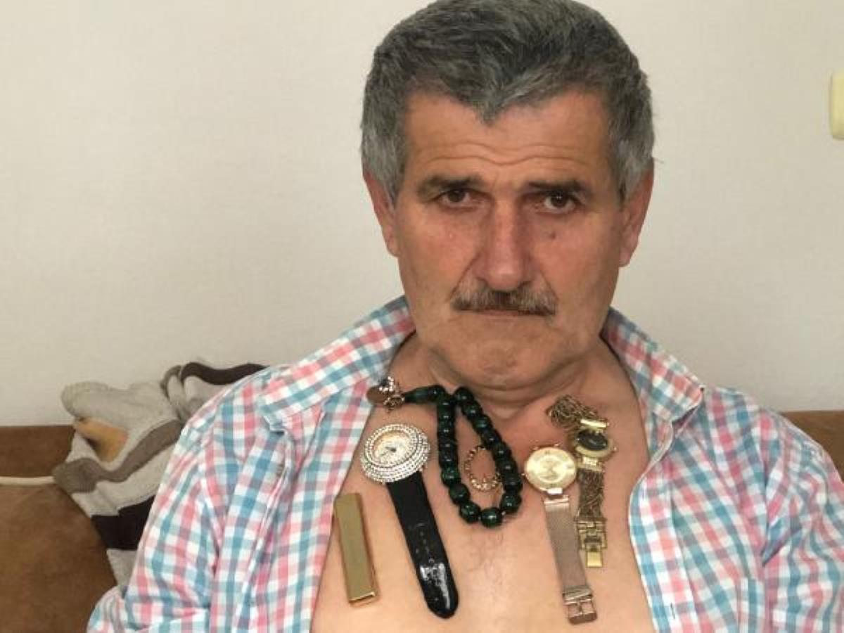 'Karasu'nun en çekici adamı' mıknatıs gibi eşyaları üzerine çekiyor