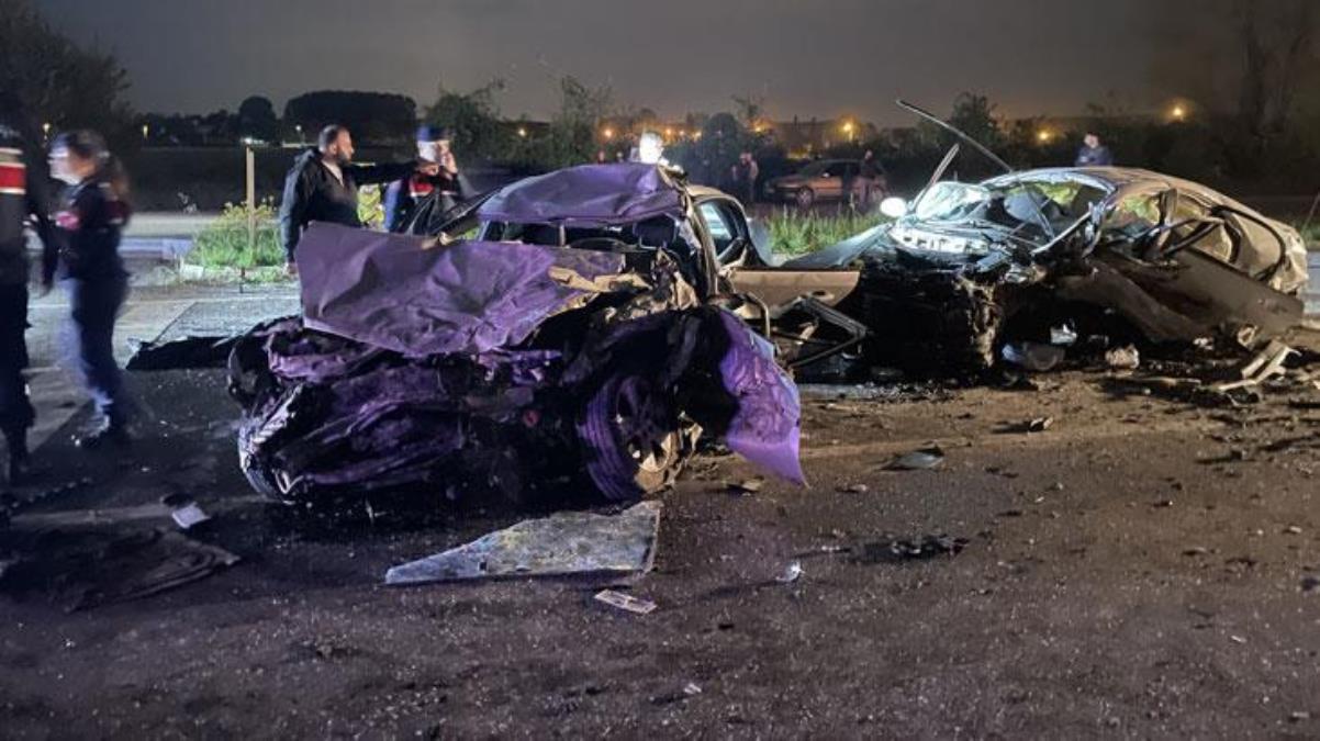 Kontrolden çıkan otomobil, karşı yönden gelen otomobile çarptı: 3 kişi öldü, 2 kişi yaralandı