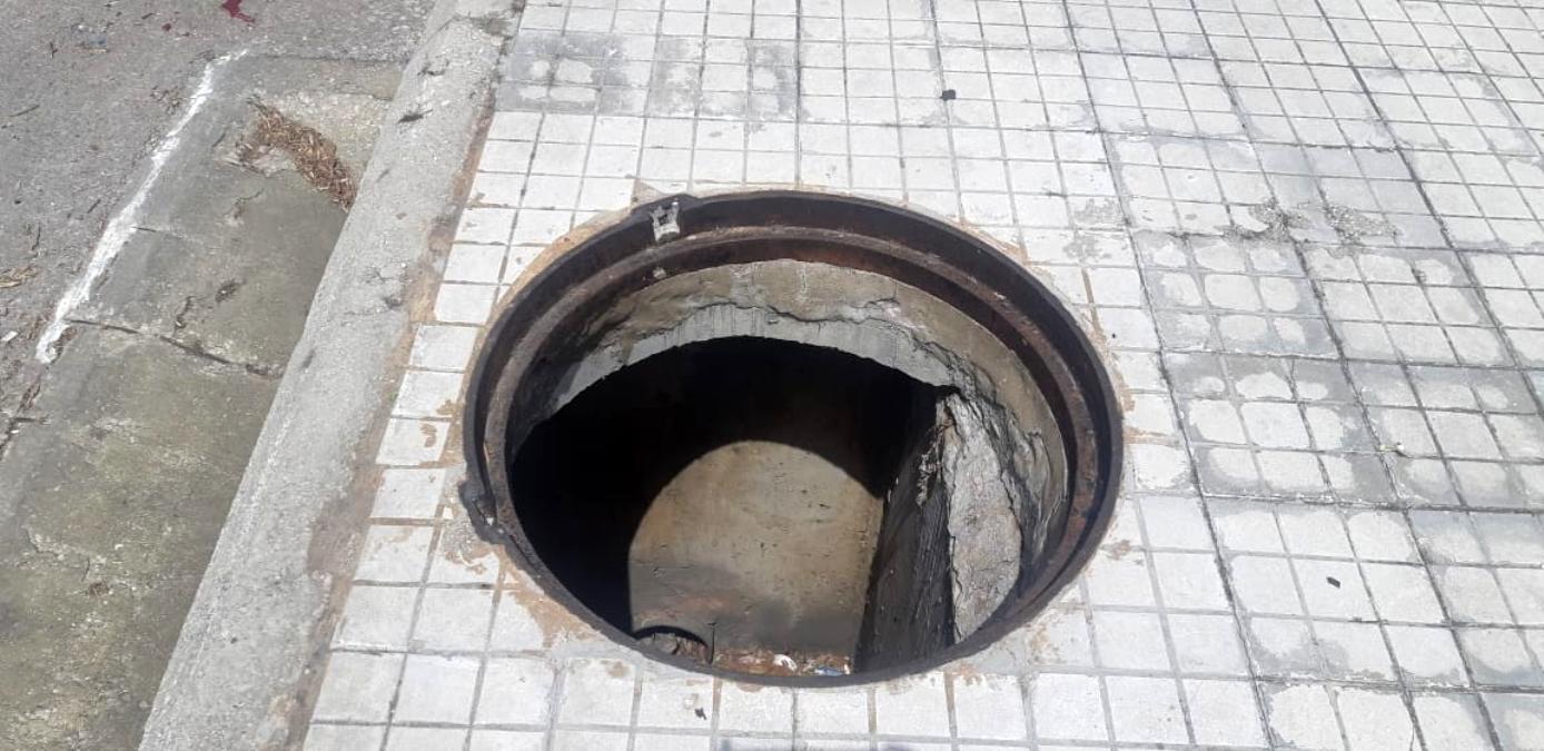 Lübnan'da ekonomik kriz derinleşiyor! Vatandaşlar rögar kapaklarını çalarak hurdacılara satıyor