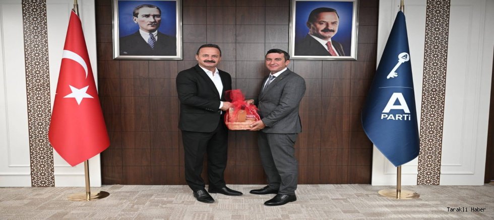 Anahtar Parti Taraklı Belediye Meclis Üyesi Mehmet Esen, Genel Merkezde Yavuz Ağıralioğlu ile Buluştu