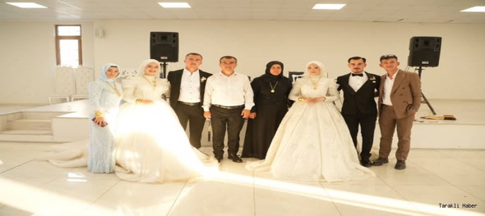 Eski Muhtar Cevat Akbal İki Oğlunu Birden Evlendirdi