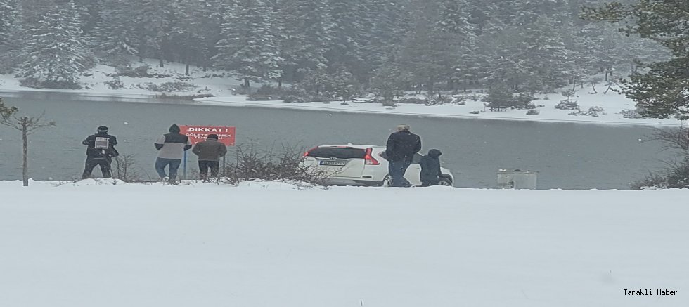  Kar Yağışı Karagöl Yaylası’nı Beyaza Bürüdü