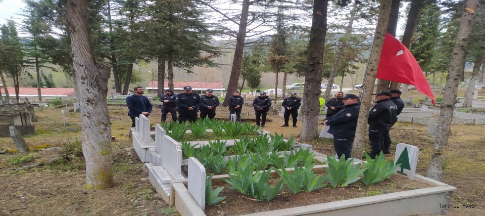 Polis Haftası Kapsamında Taraklı İlçe Şehitliğinde Anma Programı Düzenlendi