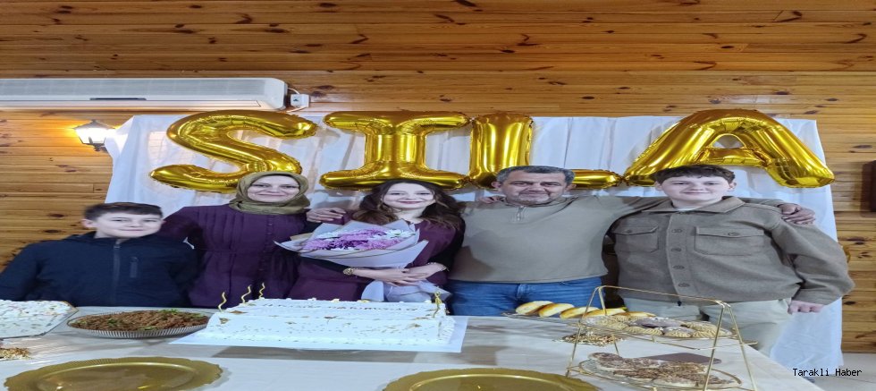 Sıla Karabacak 18. Yaşını Ailesiyle Kutladı