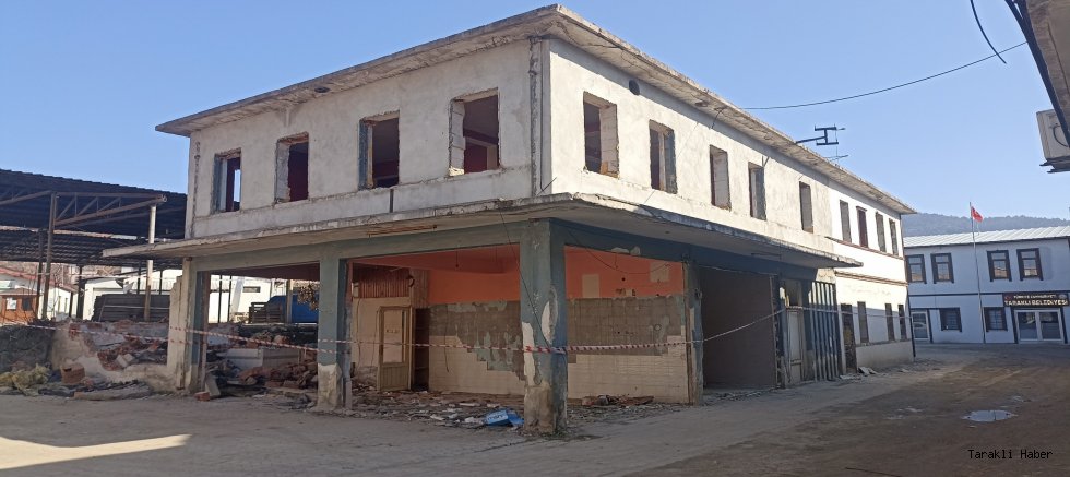 Taraklı Cumhuriyet Meydanı'nda Düzenleme Çalışmaları Başladı