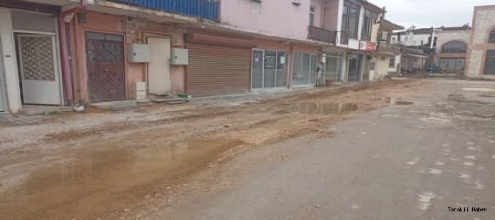 Taraklı'da Cumhuriyet Meydanı Projesi Askıya mı Alındı? Vatandaşlar Tepkili