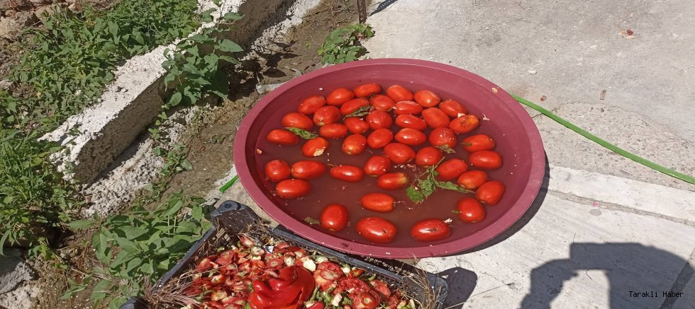 Taraklı’da Kış Hazırlıkları Sürüyor: Kadınlar Salça İçin Kazanları Kaynatıyor