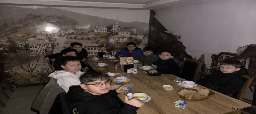 Taraklı’da Öğrenciler Miraç Kandili’ni Sabah Namazıyla Karşıladı