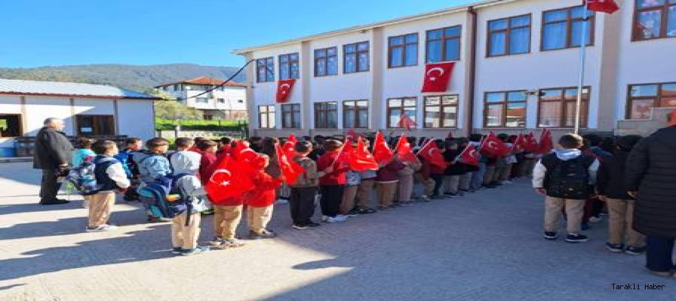 Taraklı’da Okul Bahçelerinde Bayrak Coşkusu