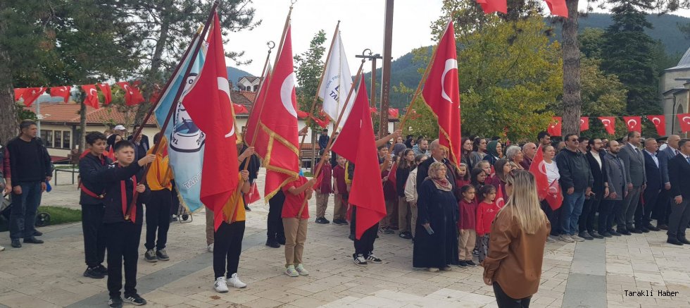 TARAKLI’DA YENİLENEN MEYDANDA İLK CUMHURİYET BAYRAMI ÇELENK TÖRENİ