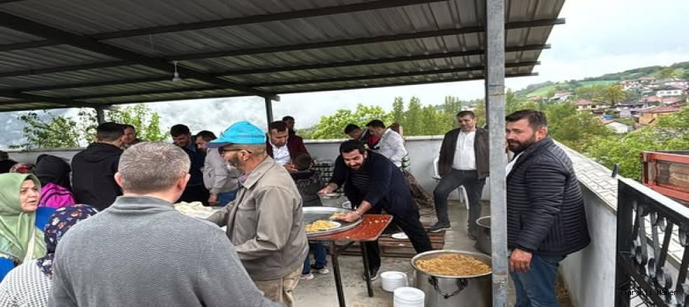 Taraklı İçdedeler Mahallesi’nde Geleneksel Hayır Pilavı Düzenlendi