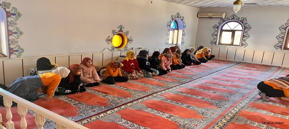 Taraklı Ortaokulu Öğrencilerinden Camide Değerler Eğitimi Etkinliği