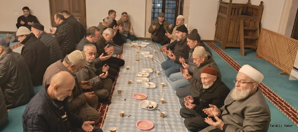 TARAKLI YUNUSPAŞA CAMİİ’NDE SABAH NAMAZI SONRASI KAHVALTI BULUŞMASI