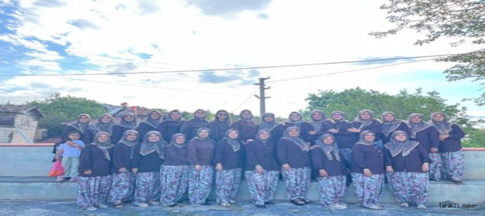 Yöresel Kıyafetleriyle Misafirleri Karşıladılar: