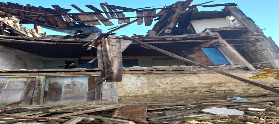 Yusufbey Mahallesi’nde Metruk Bir Ev Kısmen Çöktü