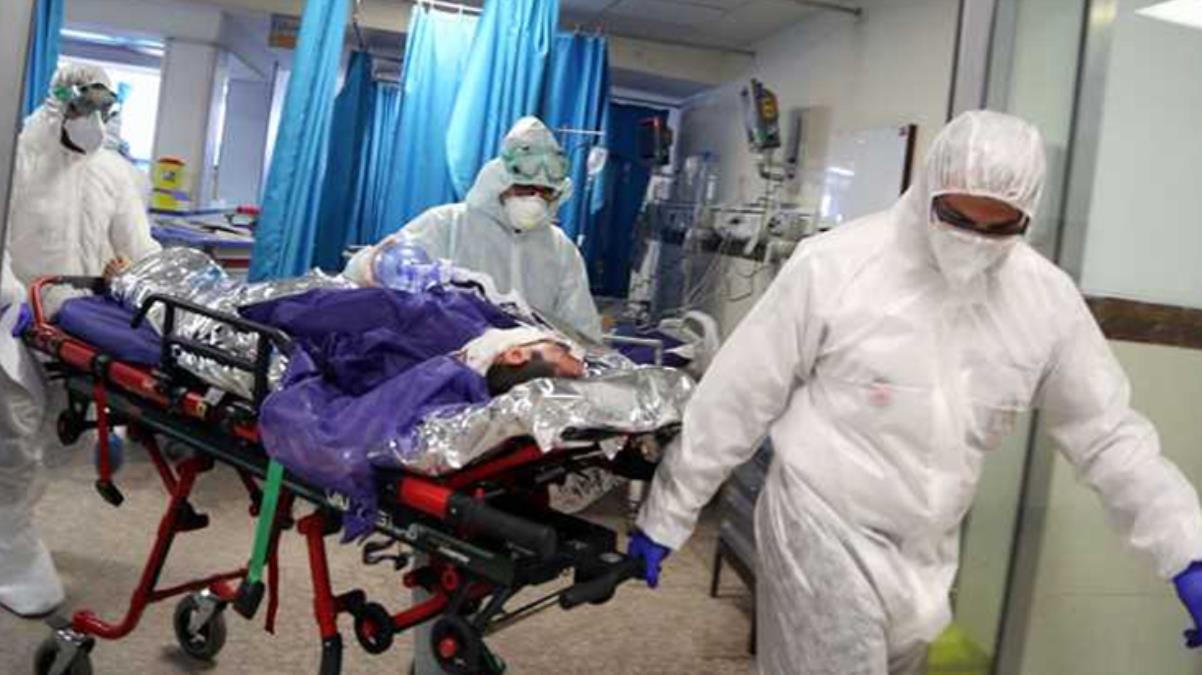 Mutant virüsün bir dakikada bulaşabildiğini belirten uzmanlar uyarıyor: Kalabalık ortamlarda çift maske takın