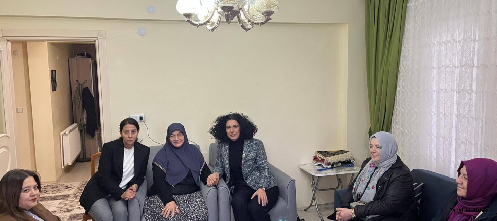 Sakarya Büyükşehir Belediye Başkanı Yusuf Alemdar’ın Eşi Ayten Alemdar, Taraklı’da İftar Programına Katıldı