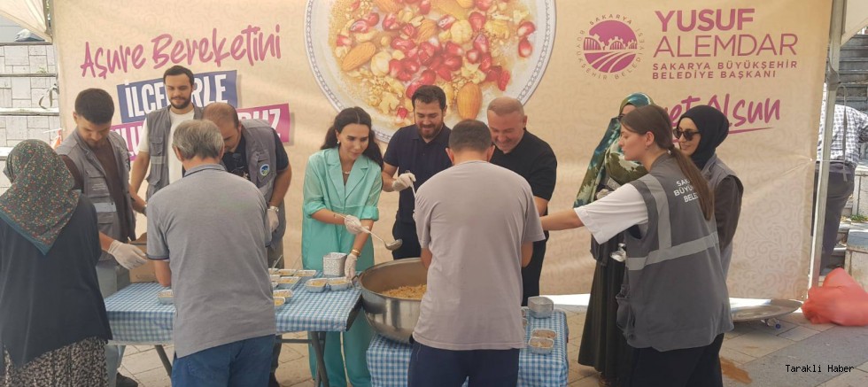 Sakarya Büyükşehir Belediyesi'nden Taraklı'da Aşure İkramı
