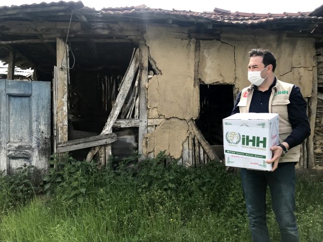 Sakarya İHH Derneği ramazanda 10 bin kişiye yardım eli uzatacak