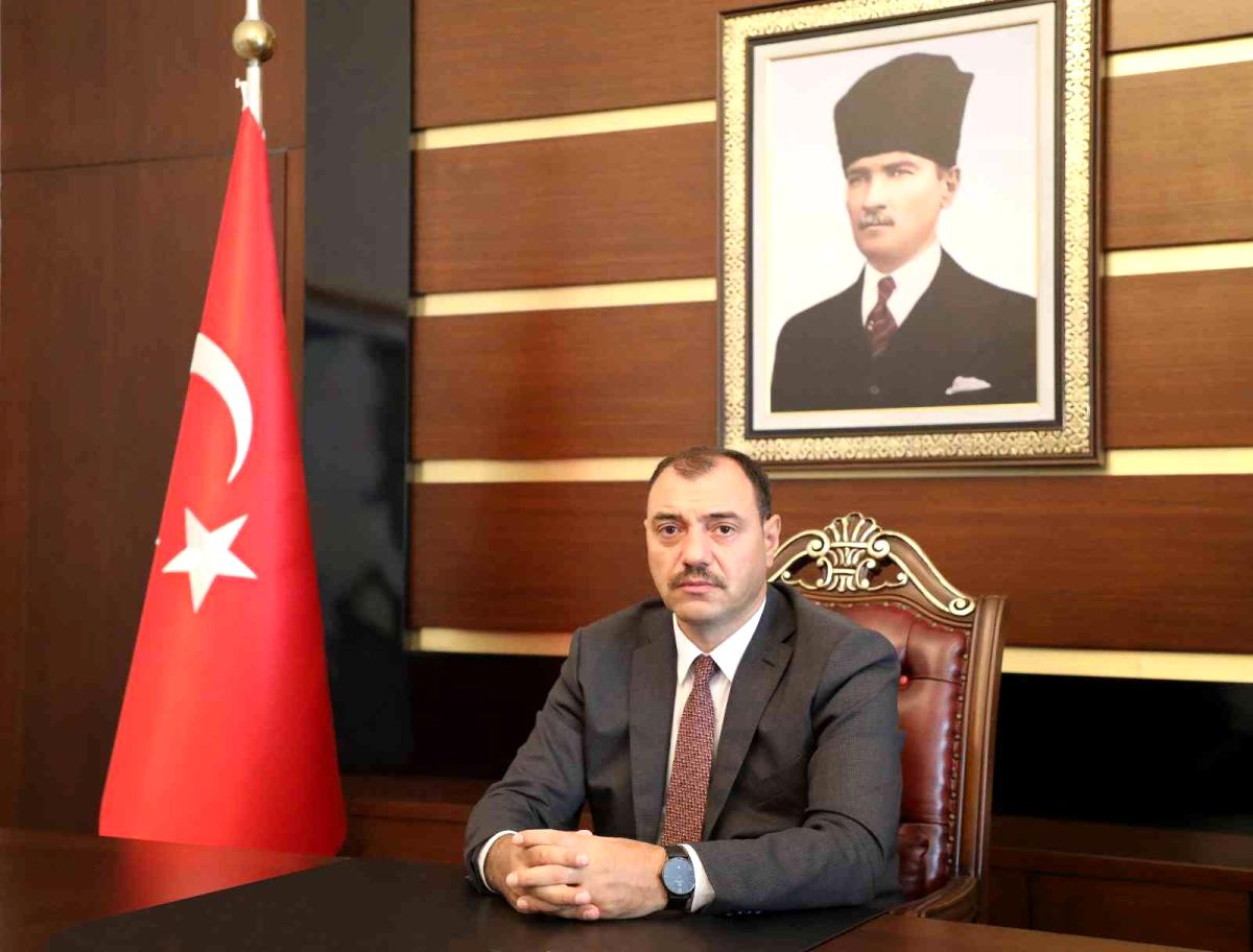 Sakarya Valisi Çetin Oktay Kaldırım'dan İHA'ya kutlama