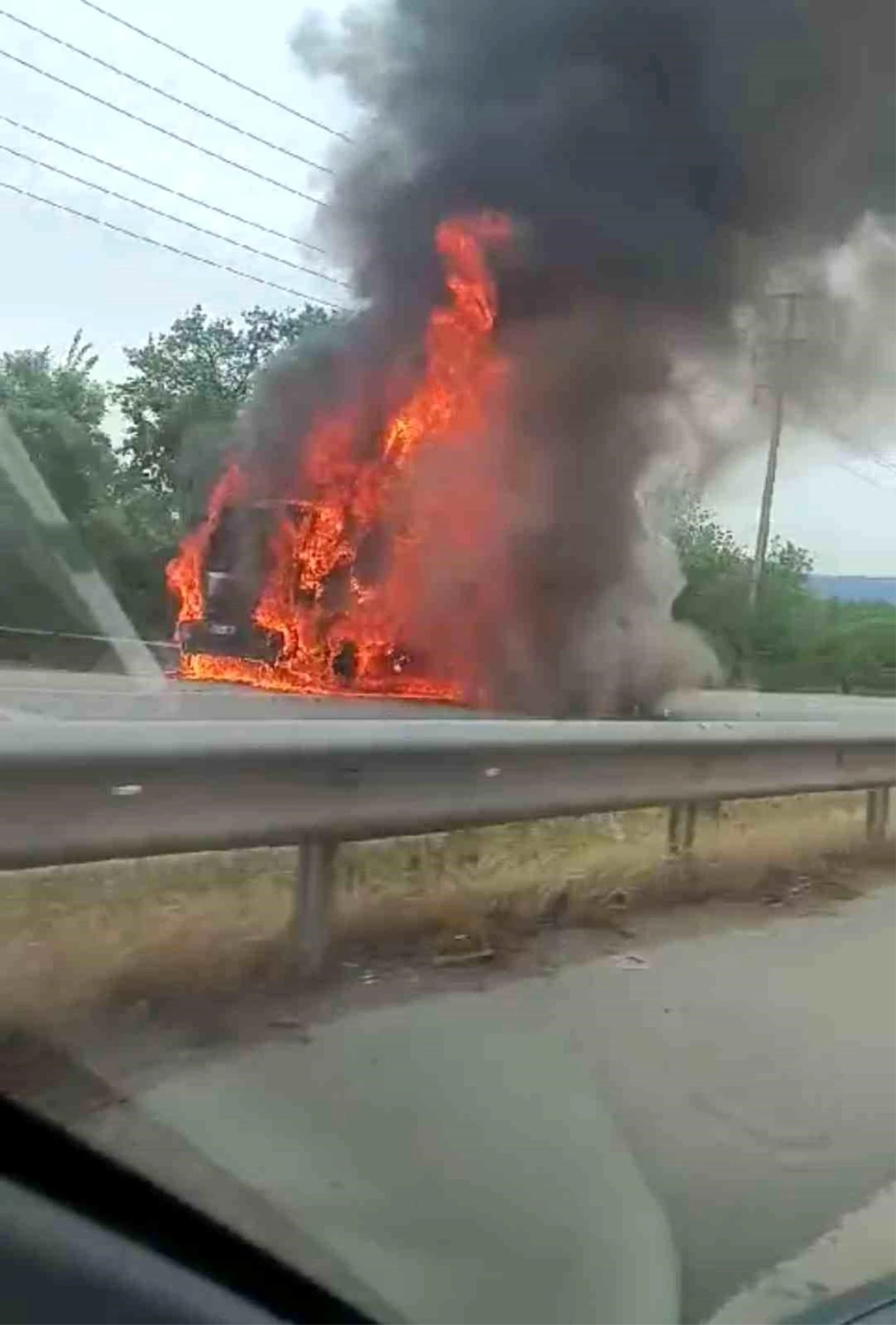 Sakarya'da Kamyon Alev Topuna Döndü
