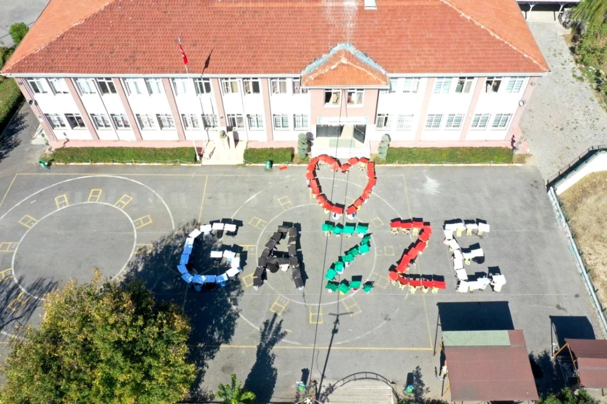 Sakarya'da öğrencilerden Filistin'e destek koreografisi