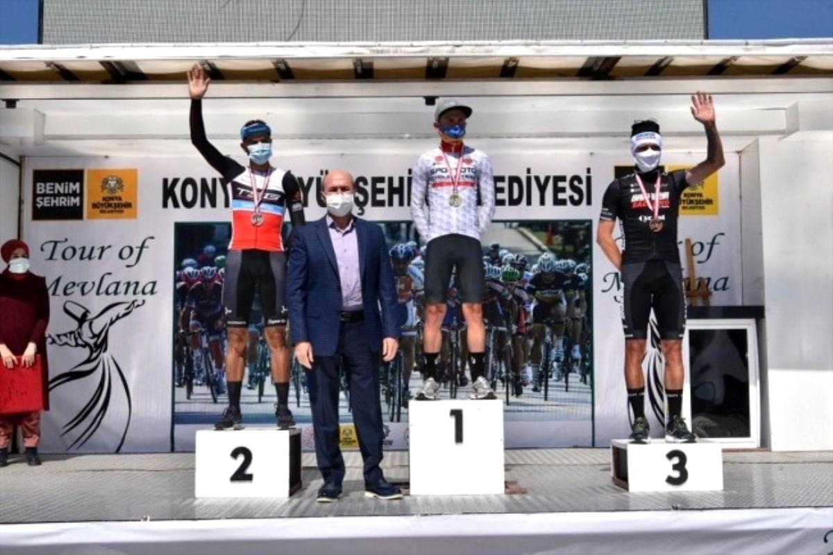 Sakarya'nın bisiklet takımı Konya'da podyuma çıktı