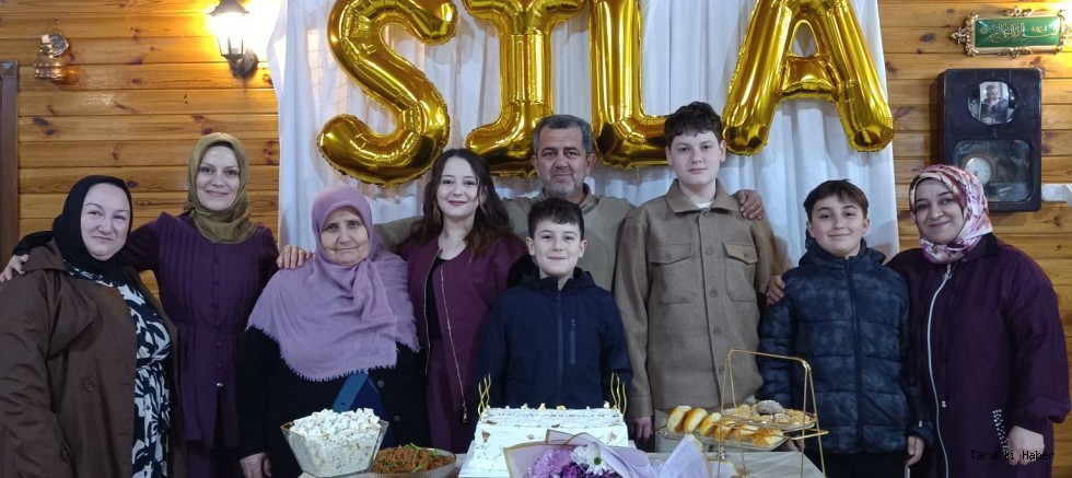 Sıla Karabacak 18. Yaşını Ailesiyle Kutladı