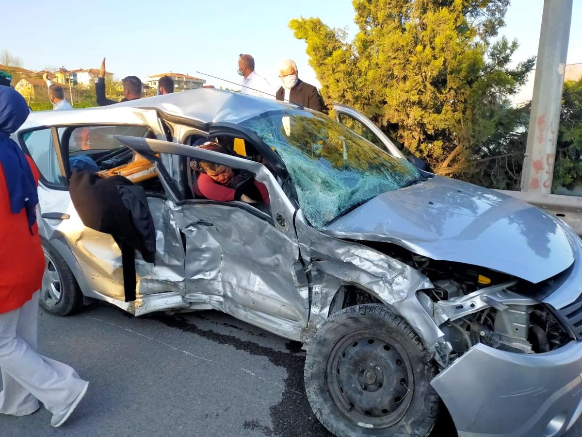 Son dakika haber... Kavşakta kaza: 1 ölü, 3 yaralı