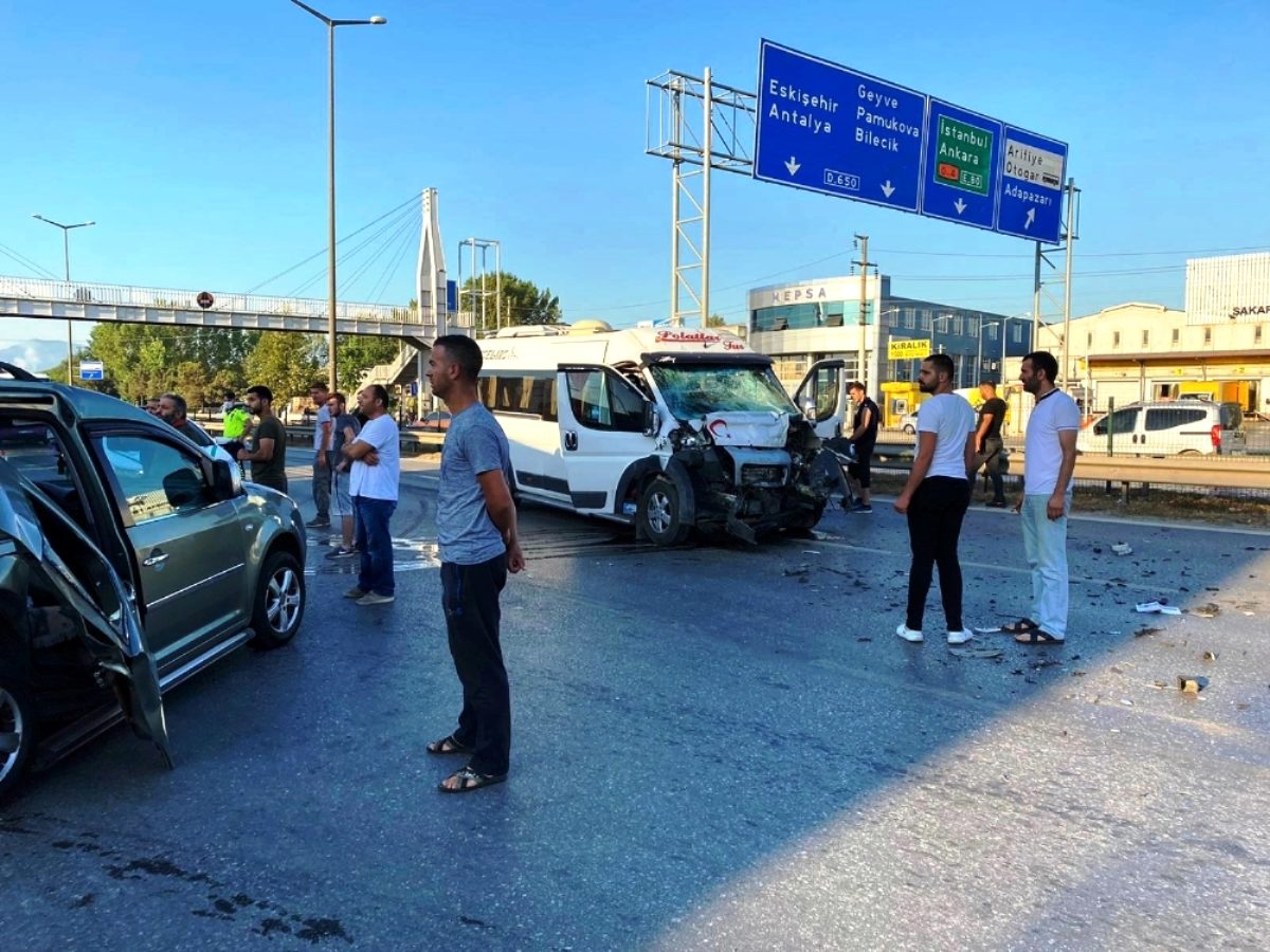 Son dakika haber! İşçi servisiyle hafif ticari araç çarpıştı: 1 ölü, 2 yaralı