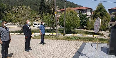 19 Mayıs Çelenk Sunumu Yapıldı